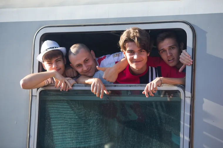 U ZAGREB STIŽE VATRENI VLAK IZ SLAVONIJE: Navijači iz Osijeka krenuli na doček reprezentacije