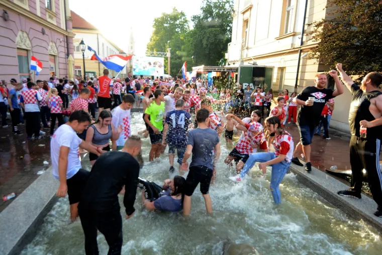 Navijačka euforija diljem Hrvatske: Slavili smo do jutra!