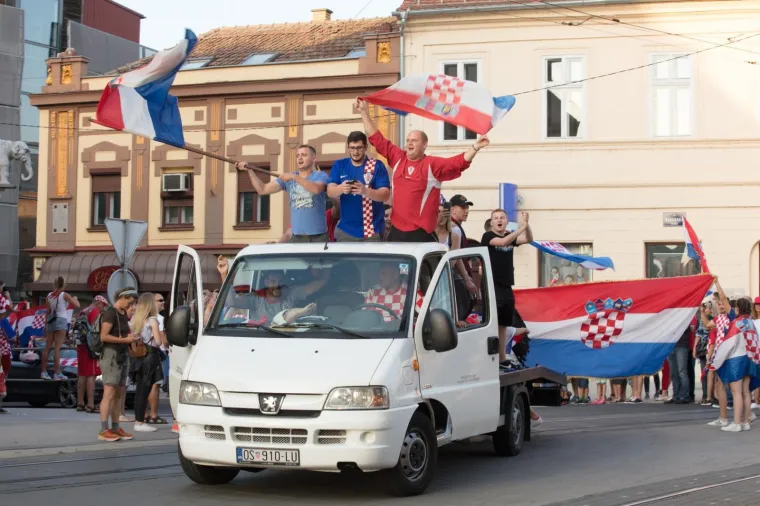 Navijačka euforija diljem Hrvatske: Slavili smo do jutra!