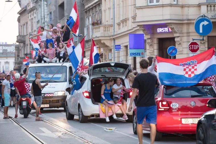 Navijačka euforija diljem Hrvatske: Slavili smo do jutra!