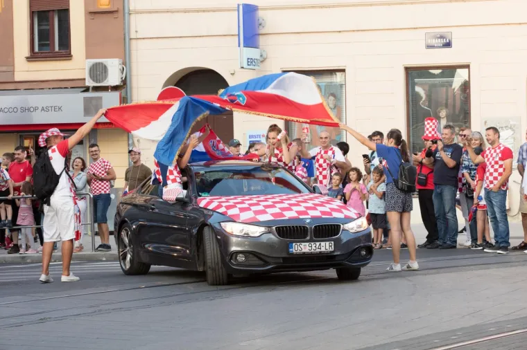 Navijačka euforija diljem Hrvatske: Slavili smo do jutra!