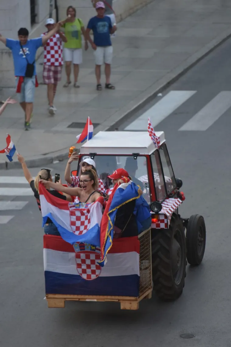 Slavlje nakon finalnog susreta Svjetskog nogometnog prvenstva i osvajanja povijesnog srebra Puljani su proslavili na ulicama.