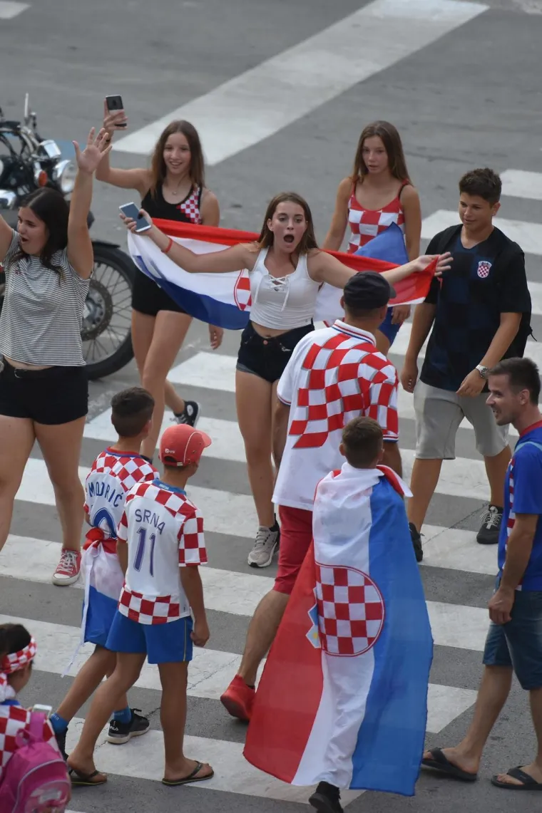 Slavlje nakon finalnog susreta Svjetskog nogometnog prvenstva i osvajanja povijesnog srebra Puljani su proslavili na ulicama.