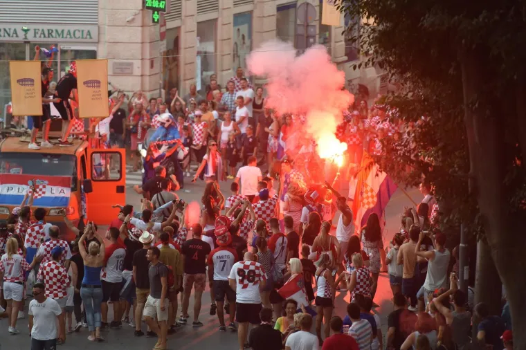 Slavlje nakon finalnog susreta Svjetskog nogometnog prvenstva i osvajanja povijesnog srebra Puljani su proslavili na ulicama.