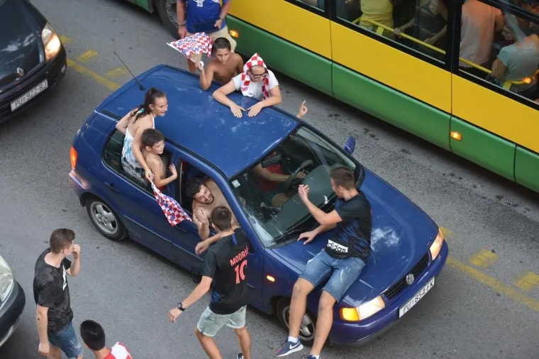 Slavlje nakon finalnog susreta Svjetskog nogometnog prvenstva i osvajanja povijesnog srebra Puljani su proslavili na ulicama.