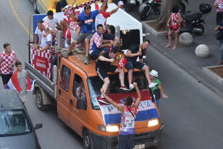 Slavlje nakon finalnog susreta Svjetskog nogometnog prvenstva i osvajanja povijesnog srebra Puljani su proslavili na ulicama.