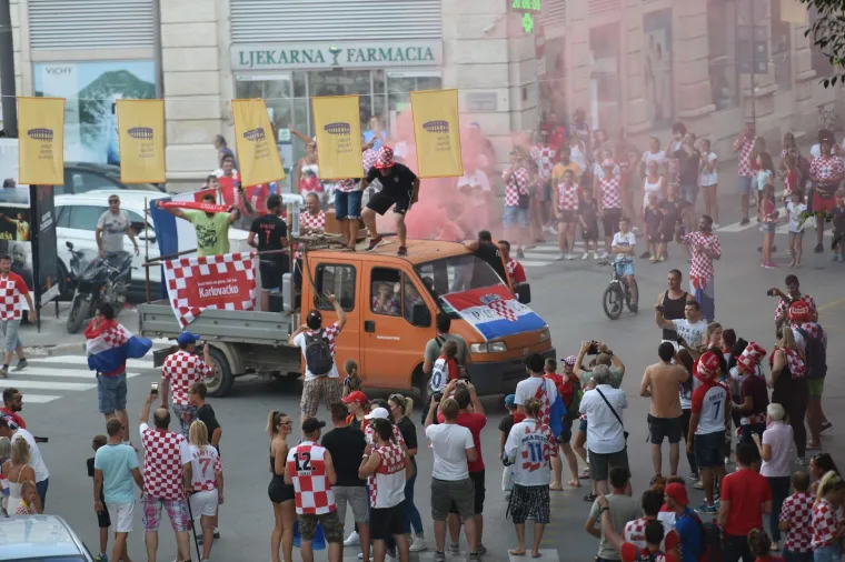 Slavlje nakon finalnog susreta Svjetskog nogometnog prvenstva i osvajanja povijesnog srebra Puljani su proslavili na ulicama.