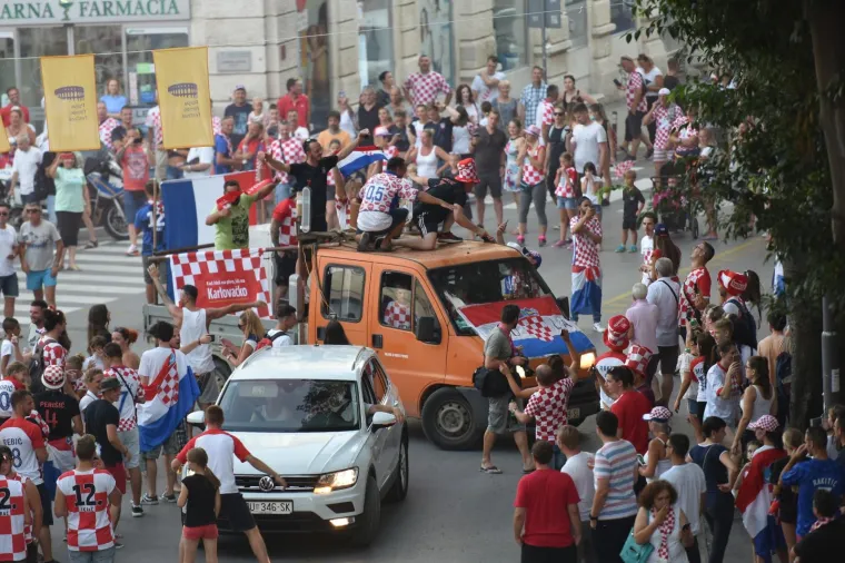 Slavlje nakon finalnog susreta Svjetskog nogometnog prvenstva i osvajanja povijesnog srebra Puljani su proslavili na ulicama.