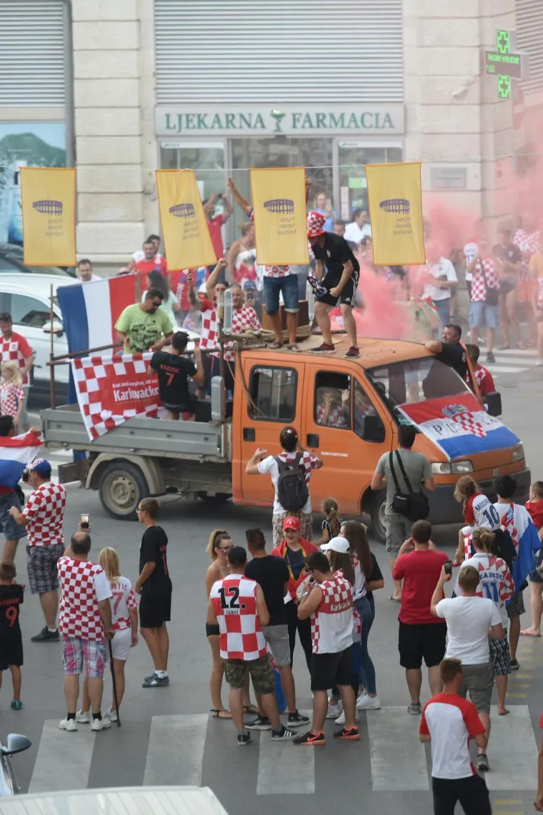 Slavlje nakon finalnog susreta Svjetskog nogometnog prvenstva i osvajanja povijesnog srebra Puljani su proslavili na ulicama.
