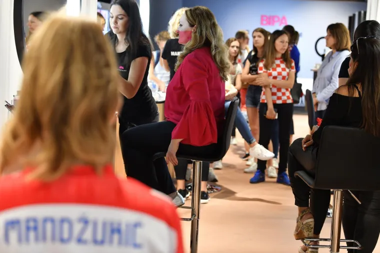 Navijačice se bacile na pripreme za doček na&scaron;ih Vatrenih