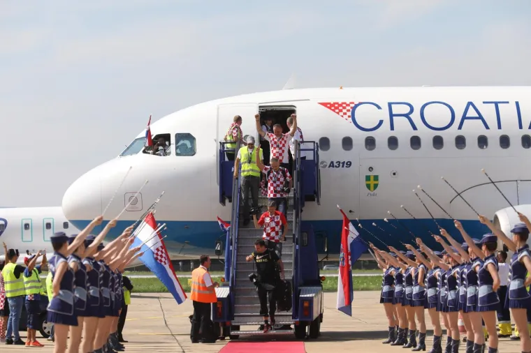 Zrakoplov Croatia Airlinesa sa svjetskim nogometnim doprvacima sletio je u  ponedjeljak u 15 sati i 22 minuta u zagrebačku Zračnu luku Franjo Tuđman.