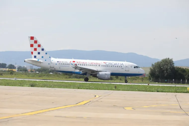 Zrakoplov Croatia Airlinesa sa svjetskim nogometnim doprvacima sletio je u  ponedjeljak u 15 sati i 22 minuta u zagrebačku Zračnu luku Franjo Tuđman.