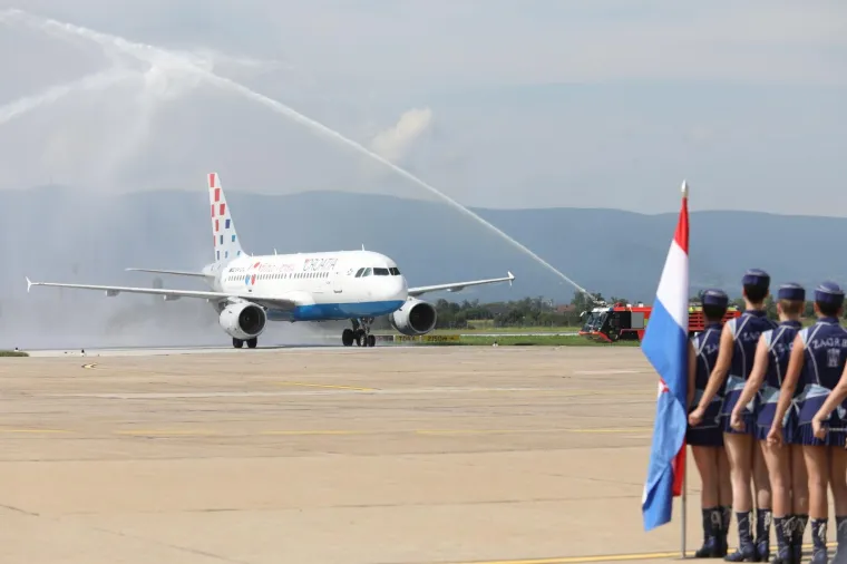 Zrakoplov Croatia Airlinesa sa svjetskim nogometnim doprvacima sletio je u  ponedjeljak u 15 sati i 22 minuta u zagrebačku Zračnu luku Franjo Tuđman.