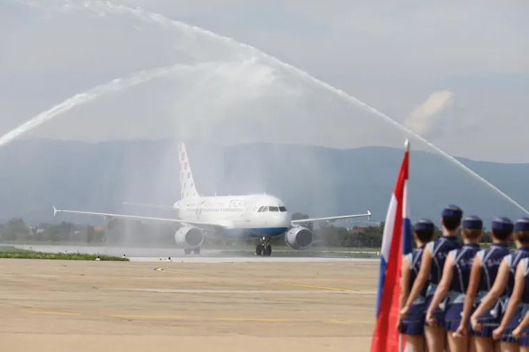 Zrakoplov Croatia Airlinesa sa svjetskim nogometnim doprvacima sletio je u  ponedjeljak u 15 sati i 22 minuta u zagrebačku Zračnu luku Franjo Tuđman.