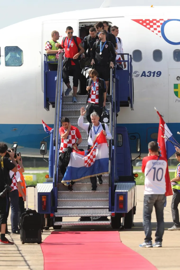 Evo kako je izgledao doček hrvatske reprezentacije u Zračnuoj luci dr. Franjo Tuđman