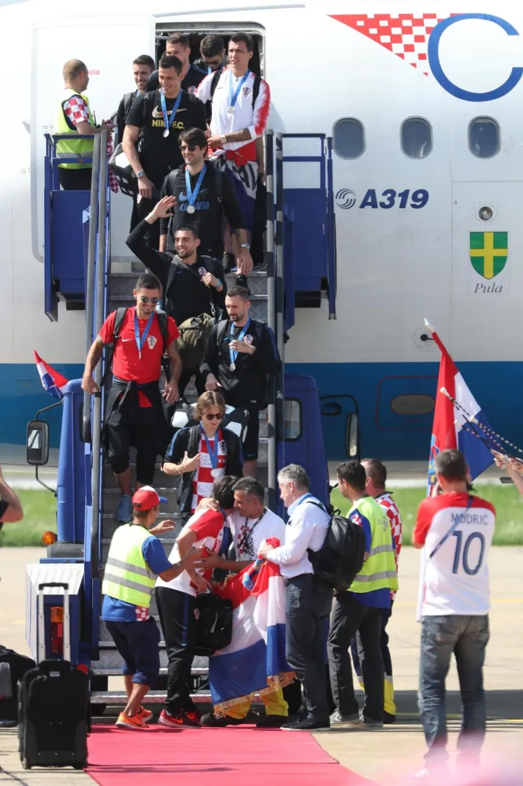 Evo kako je izgledao doček hrvatske reprezentacije u Zračnuoj luci dr. Franjo Tuđman