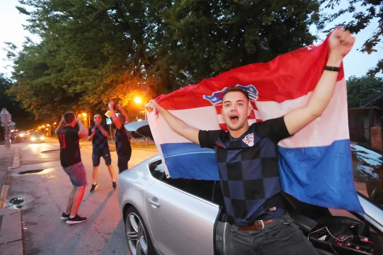 Diljem Zagreba slavio se povijesni uspjeh hrvatske nogometne reprezentacije na SP-u
