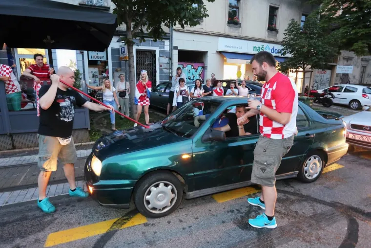 Diljem Zagreba slavio se povijesni uspjeh hrvatske nogometne reprezentacije na SP-u