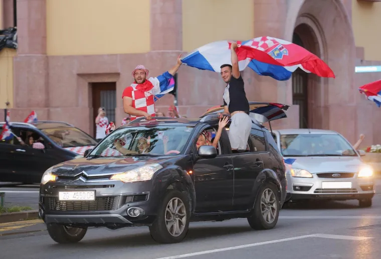 Diljem Zagreba slavio se povijesni uspjeh hrvatske nogometne reprezentacije na SP-u