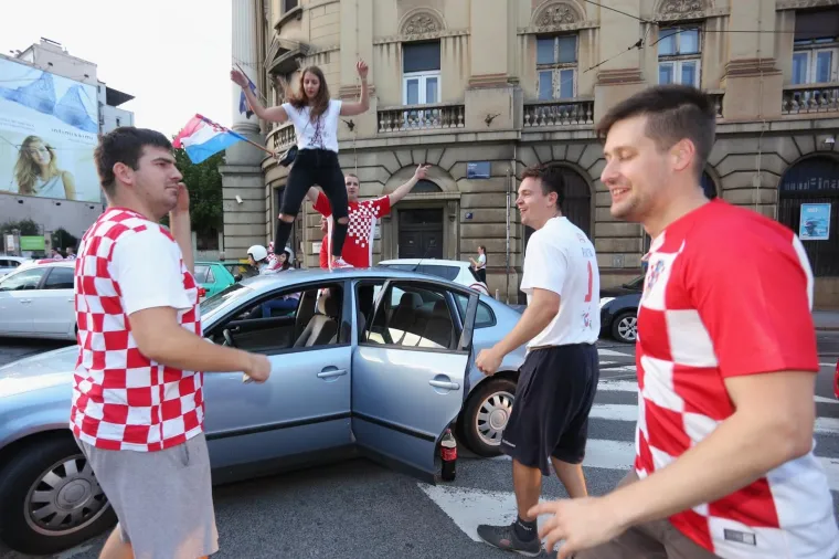 Diljem Zagreba slavio se povijesni uspjeh hrvatske nogometne reprezentacije na SP-u