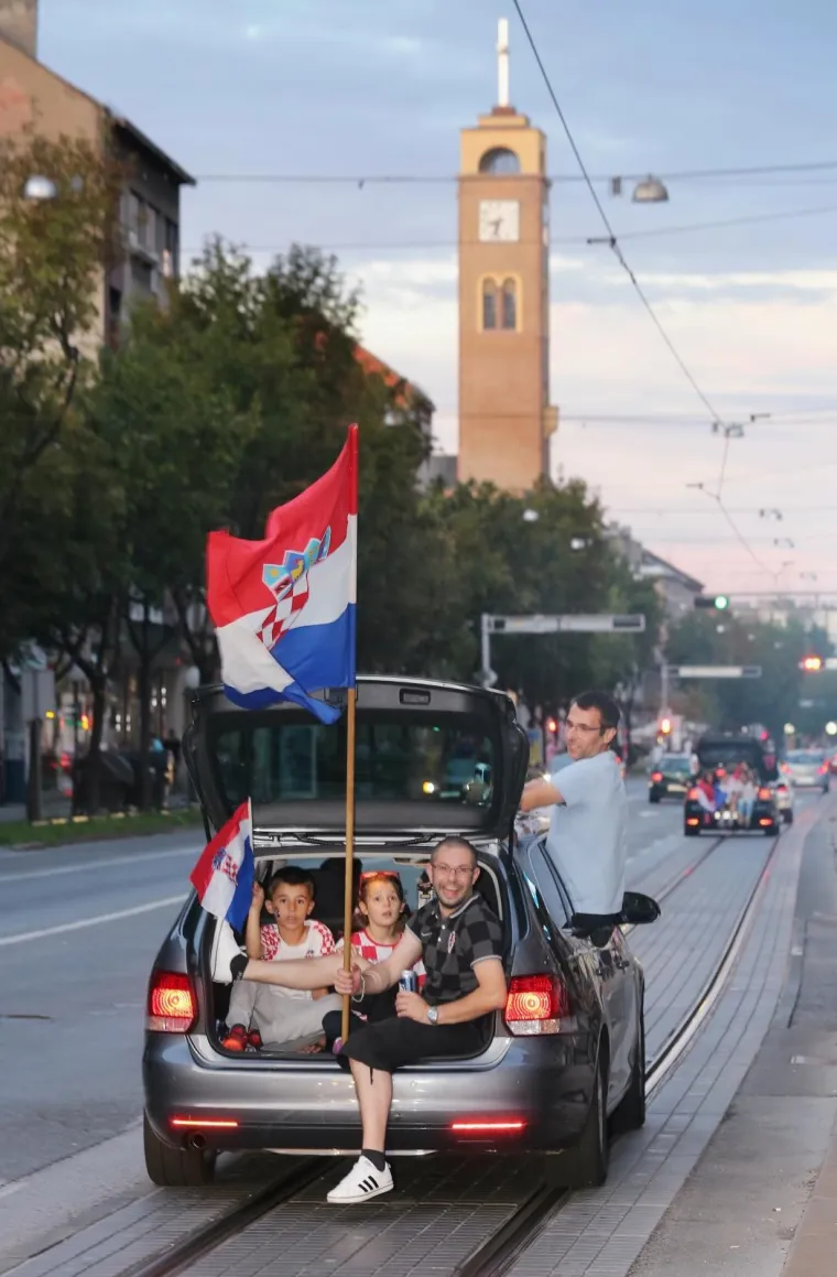 Diljem Zagreba slavio se povijesni uspjeh hrvatske nogometne reprezentacije na SP-u