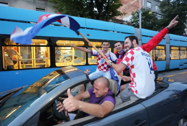 Diljem Zagreba slavio se povijesni uspjeh hrvatske nogometne reprezentacije na SP-u