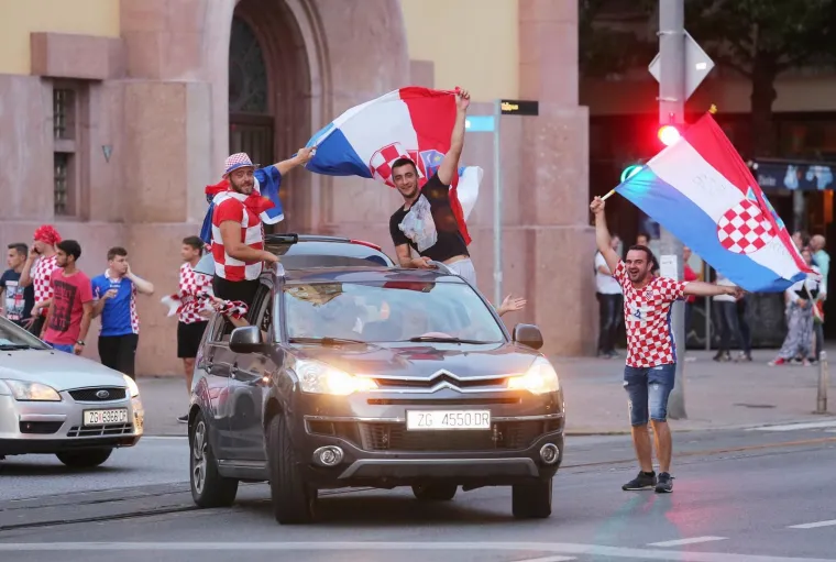 Diljem Zagreba slavio se povijesni uspjeh hrvatske nogometne reprezentacije na SP-u