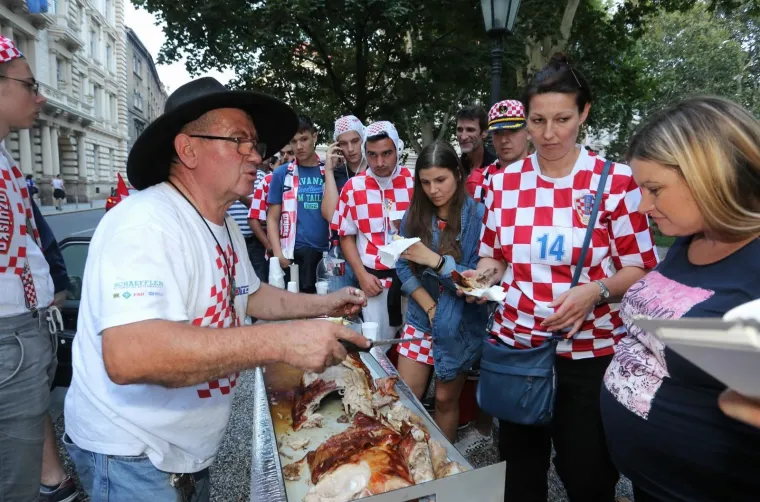 Diljem Zagreba slavio se povijesni uspjeh hrvatske nogometne reprezentacije na SP-u