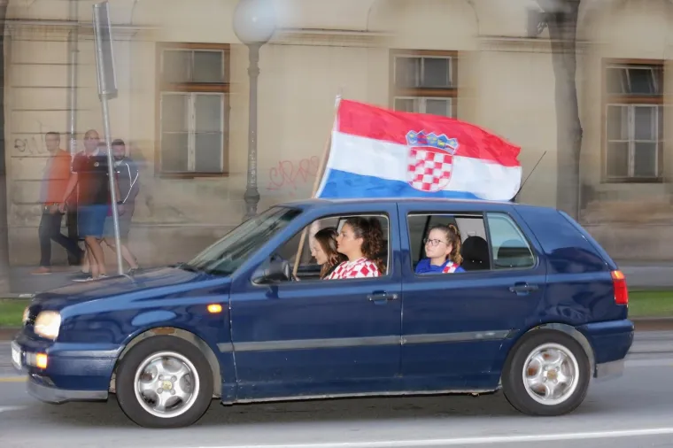 Diljem Zagreba slavio se povijesni uspjeh hrvatske nogometne reprezentacije na SP-u