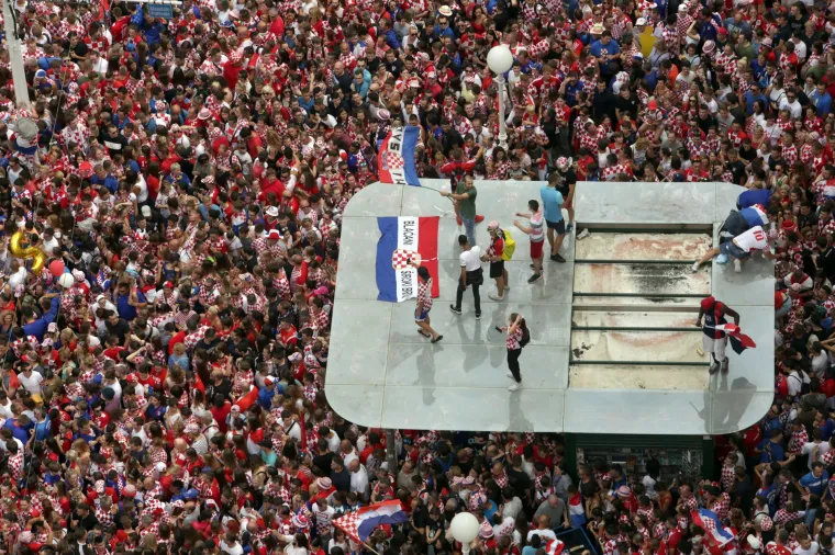 Pogled na prepun Trg uoči dolaska nogometnih reprezentativaca oduzima dah