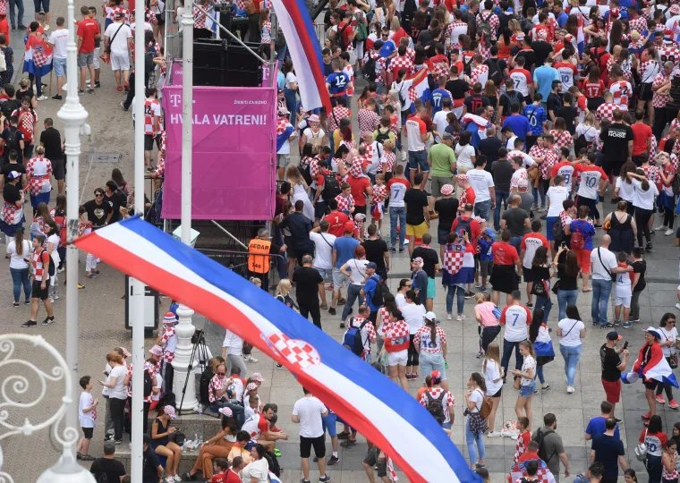 Pogled na prepun Trg uoči dolaska nogometnih reprezentativaca oduzima dah