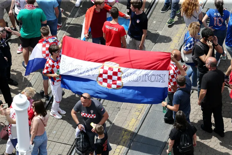 Pogled na prepun Trg uoči dolaska nogometnih reprezentativaca oduzima dah