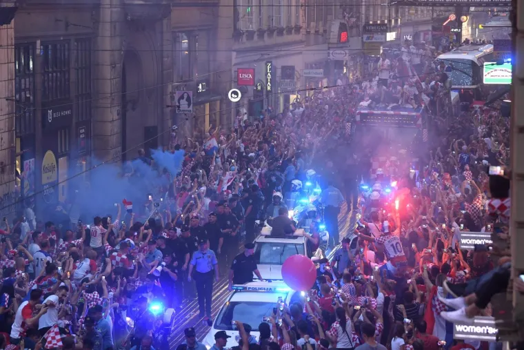 Hrvati uistinu neopisivo vole Vatrene: Vi&scaron;e od pola milijuna ljudi slavi u Zagrebu