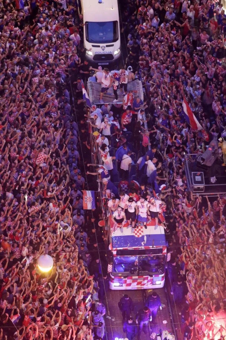 Hrvati uistinu neopisivo vole Vatrene: Vi&scaron;e od pola milijuna ljudi slavi u Zagrebu