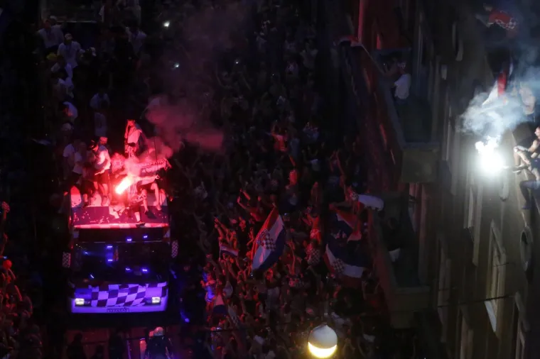 Hrvati uistinu neopisivo vole Vatrene: Vi&scaron;e od pola milijuna ljudi slavi u Zagrebu