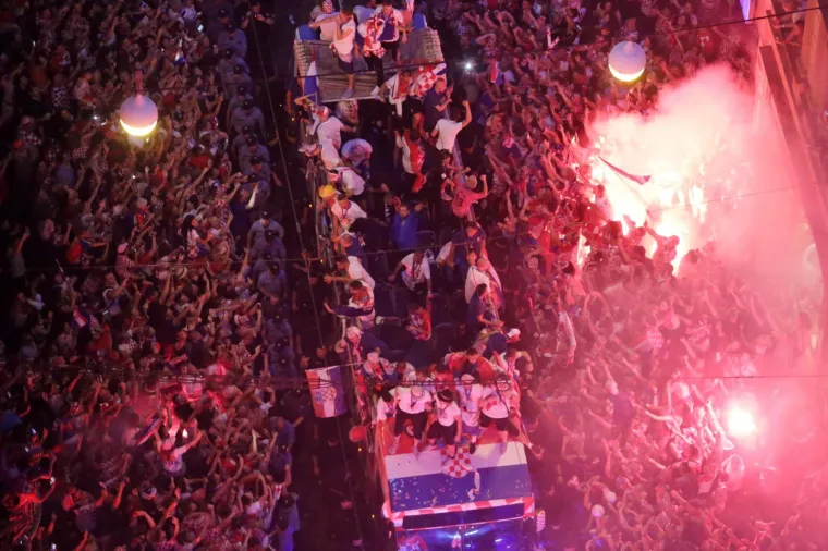 Hrvati uistinu neopisivo vole Vatrene: Vi&scaron;e od pola milijuna ljudi slavi u Zagrebu