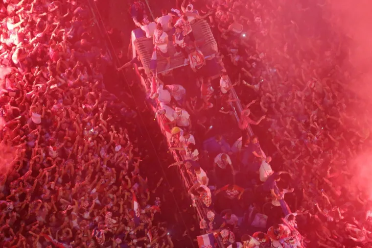 Hrvati uistinu neopisivo vole Vatrene: Vi&scaron;e od pola milijuna ljudi slavi u Zagrebu