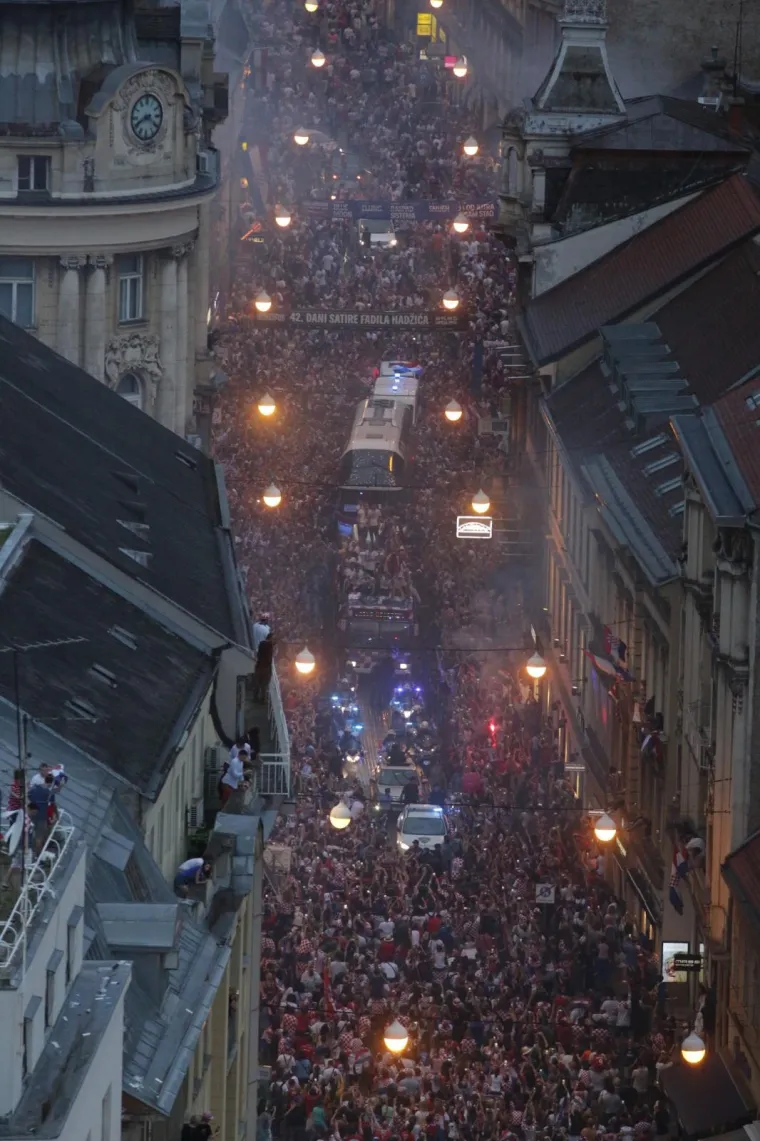 Hrvati uistinu neopisivo vole Vatrene: Vi&scaron;e od pola milijuna ljudi slavi u Zagrebu