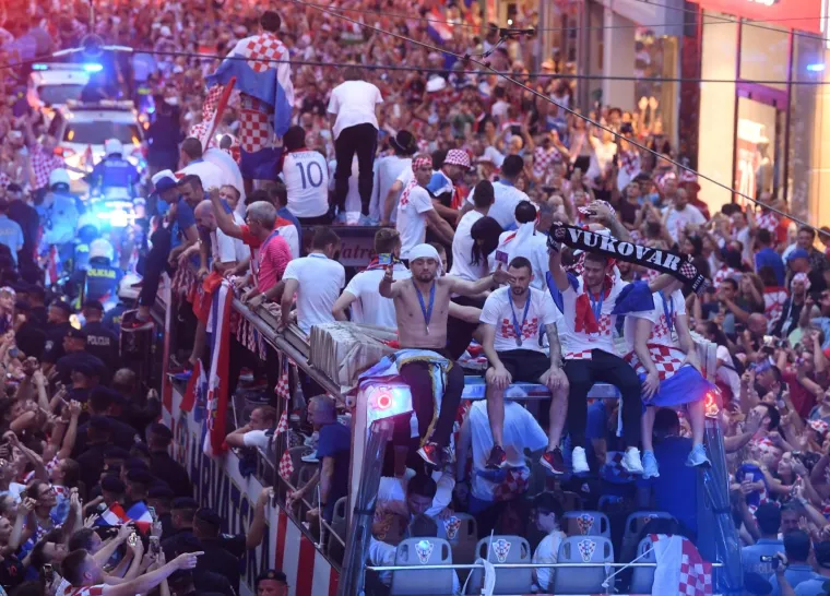 Hrvati uistinu neopisivo vole Vatrene: Vi&scaron;e od pola milijuna ljudi slavi u Zagrebu