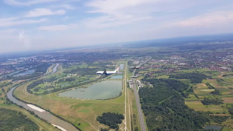 Vatrene na hrvatskom nebu dočekali MiG-ovi s emotivnom porukom