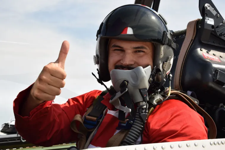 Ovo su piloti koji su za Vatrene napravili show na nebu