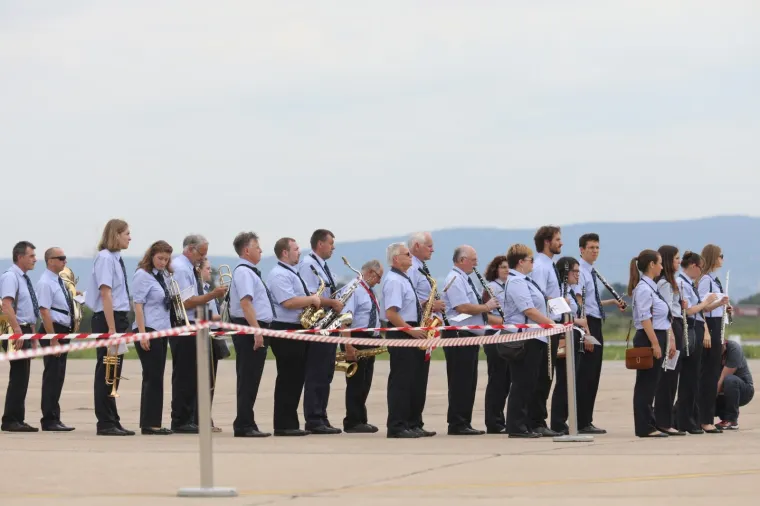 U zračnoj luci sve je spremno za slijetanje zrakoplova i srebrnih nogometa&scaron;a