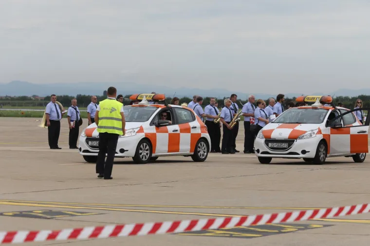 U zračnoj luci sve je spremno za slijetanje zrakoplova i srebrnih nogometa&scaron;a