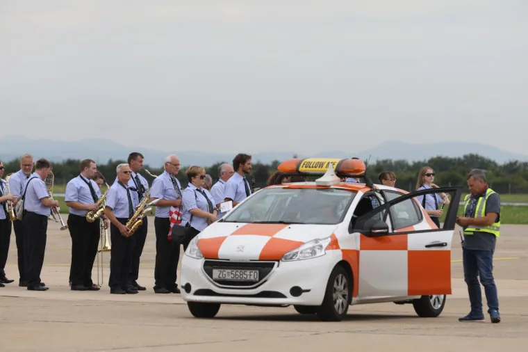 U zračnoj luci sve je spremno za slijetanje zrakoplova i srebrnih nogometa&scaron;a