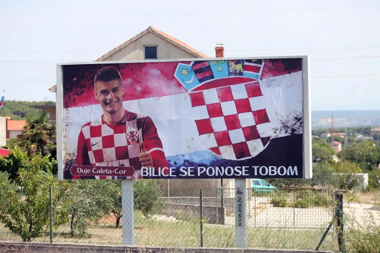 BILICE SE DIRLJIVIM PLAKATOM ZAHVALILE VATRENIMA: Naravno, na jednog igrača su posebno ponosni