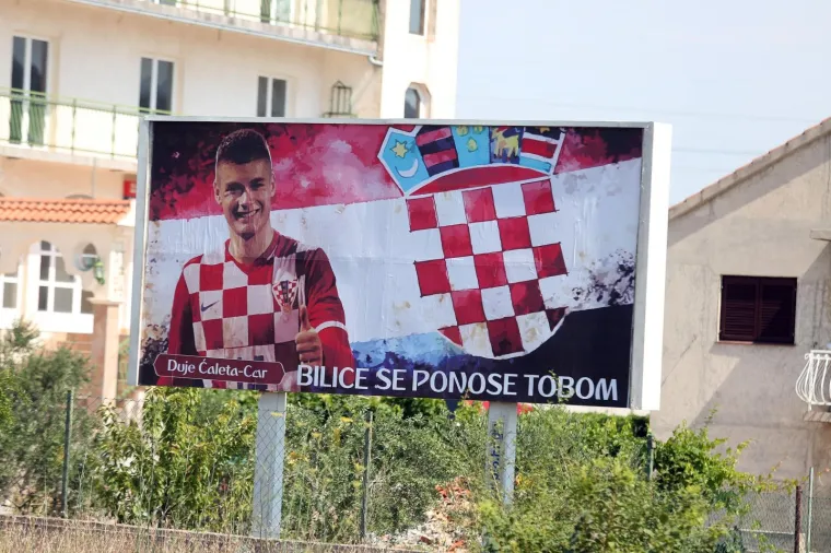 BILICE SE DIRLJIVIM PLAKATOM ZAHVALILE VATRENIMA: Naravno, na jednog igrača su posebno ponosni