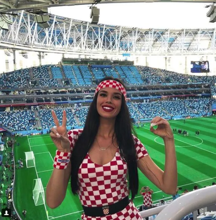 VATRENA LJEPOTICA S TRIBINA: Trbu&scaron;na plesačica koja je uljep&scaron;ala svaku utakmicu hrvatske reprezentacije