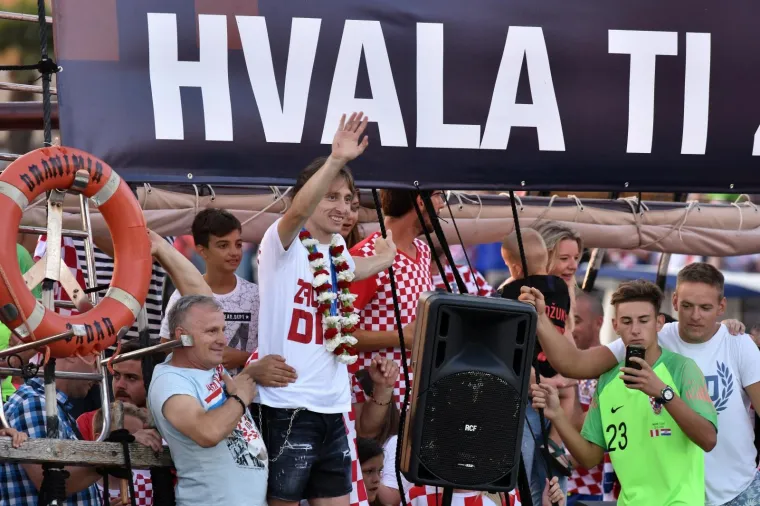 FE&Scaron;TA ZA PAMĆENJE U DALMACIJI: Evo kako su tisuće navijača dočekale 'zadarsku dicu'