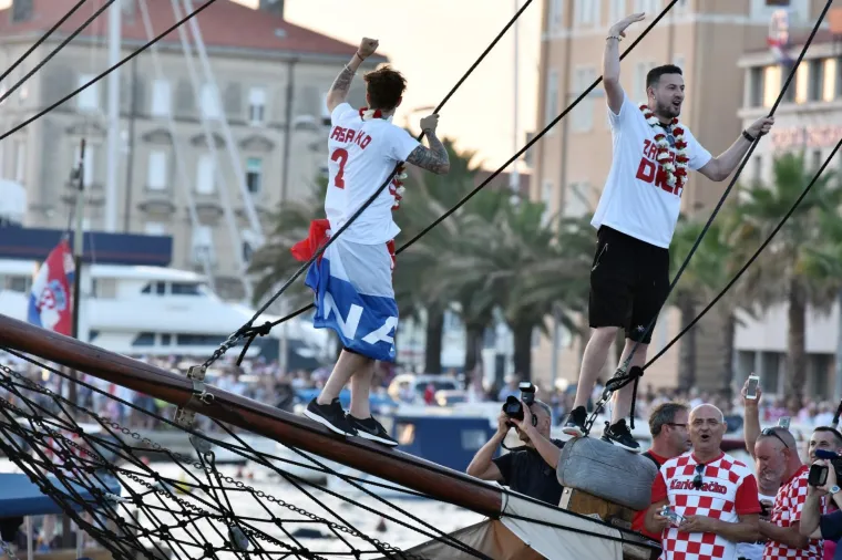 FE&Scaron;TA ZA PAMĆENJE U DALMACIJI: Evo kako su tisuće navijača dočekale 'zadarsku dicu'