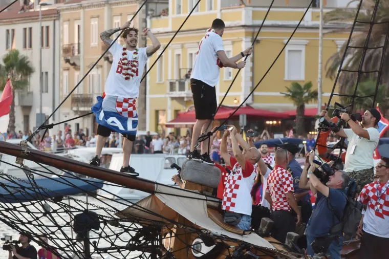 FE&Scaron;TA ZA PAMĆENJE U DALMACIJI: Evo kako su tisuće navijača dočekale 'zadarsku dicu'